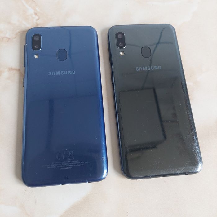 Vând două Samsung Galaxy A20e pe albastru și negru, sparte /poze reale