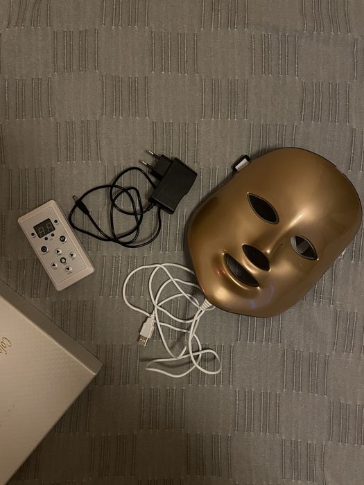 LED маска за терапия на лице