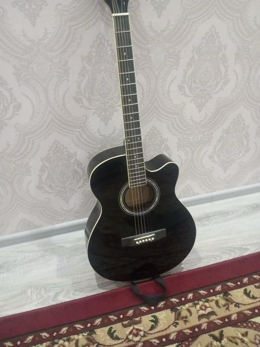 Gitara Akustika