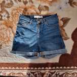 Vând pantaloni scurți de damă
