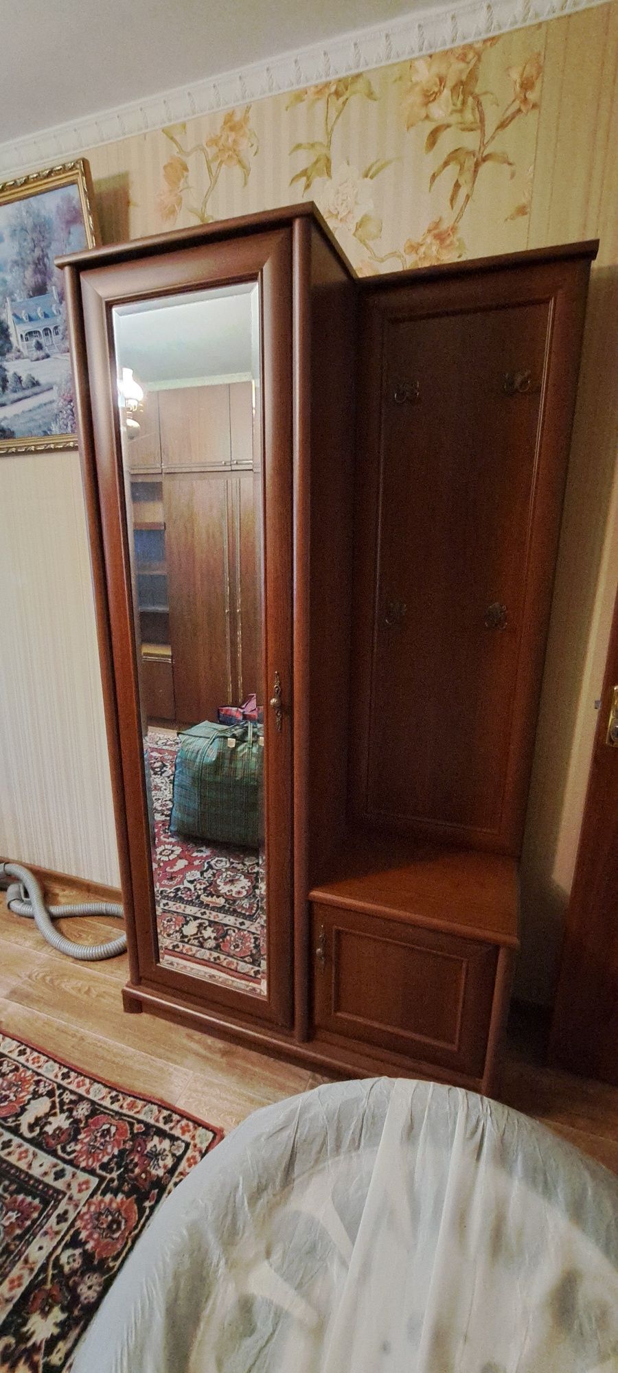 Продам шкаф в прихожую