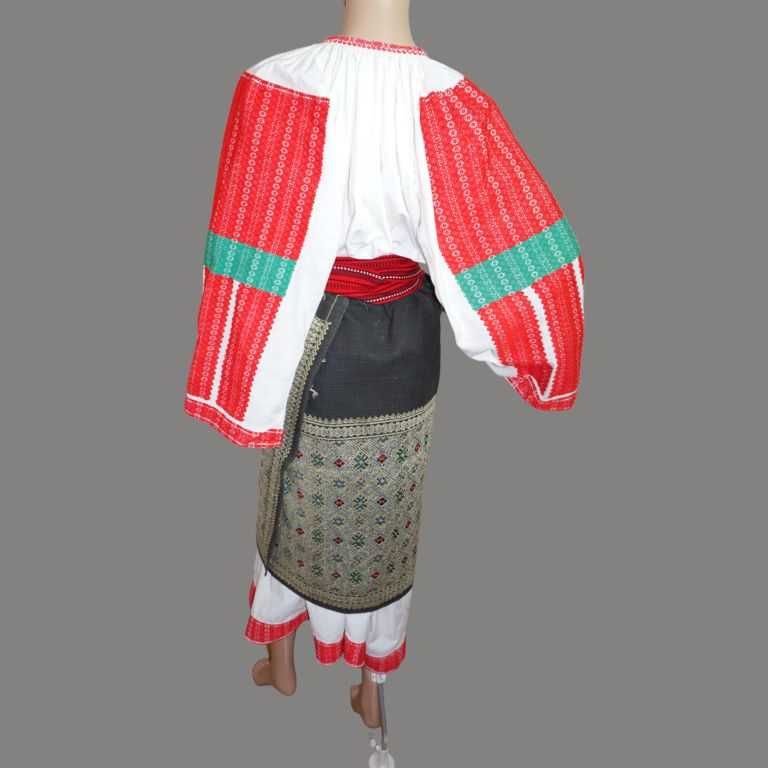 Costum popular autentic vechi lucrat manual masura M