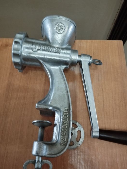 Ручная   мясорубка.