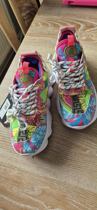 Versace chain reacțion