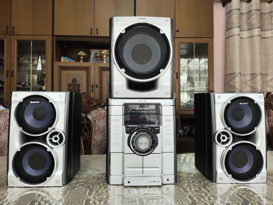 Sony 2.1 disk kaseta aux radio hammasi ishlaydi Subwooferli holati zo‘