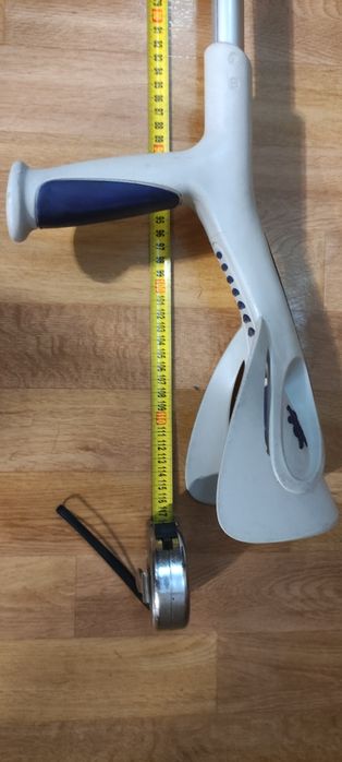 Продаются костыли.