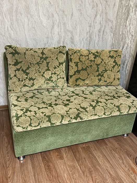 Продам маленький диван
