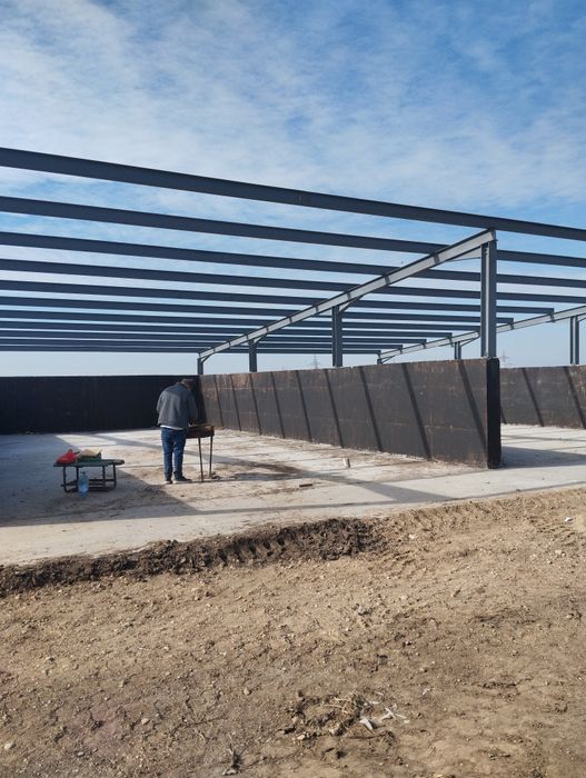 Vand hale metalice avem pe stoc asiguram transport si montaj rog serio