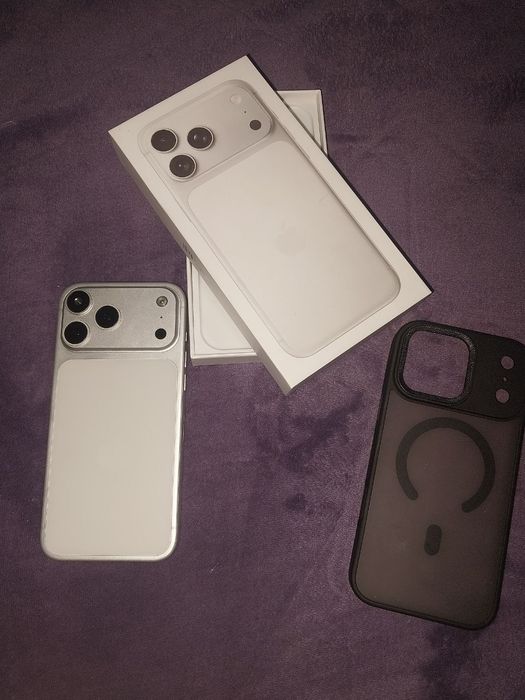 Айфон 17про макс серый