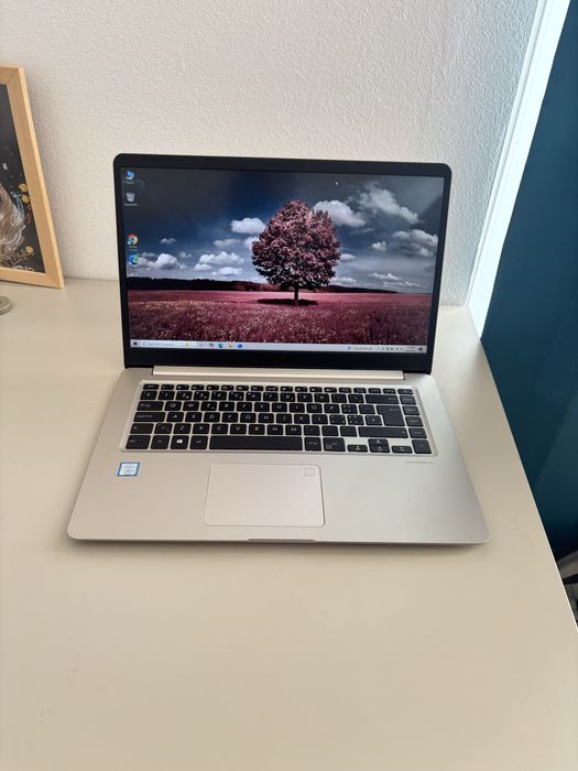 Asus ultra slim• i5-8th gen• 256gb ssd• 15” infinity edge.