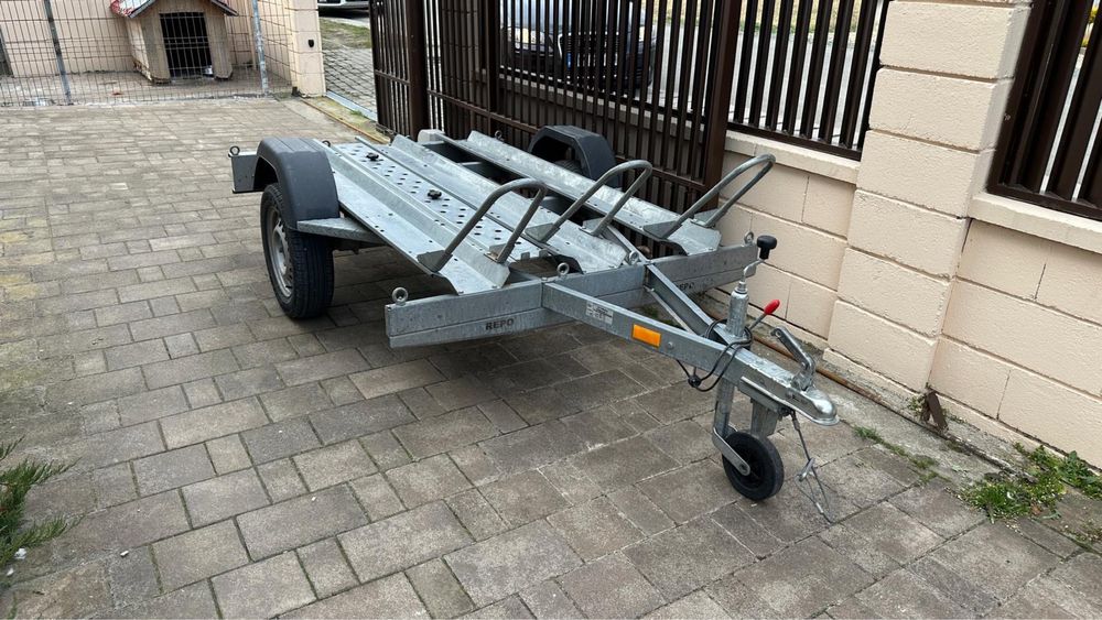 Inchiriez platforma / remorca moto marca Repo