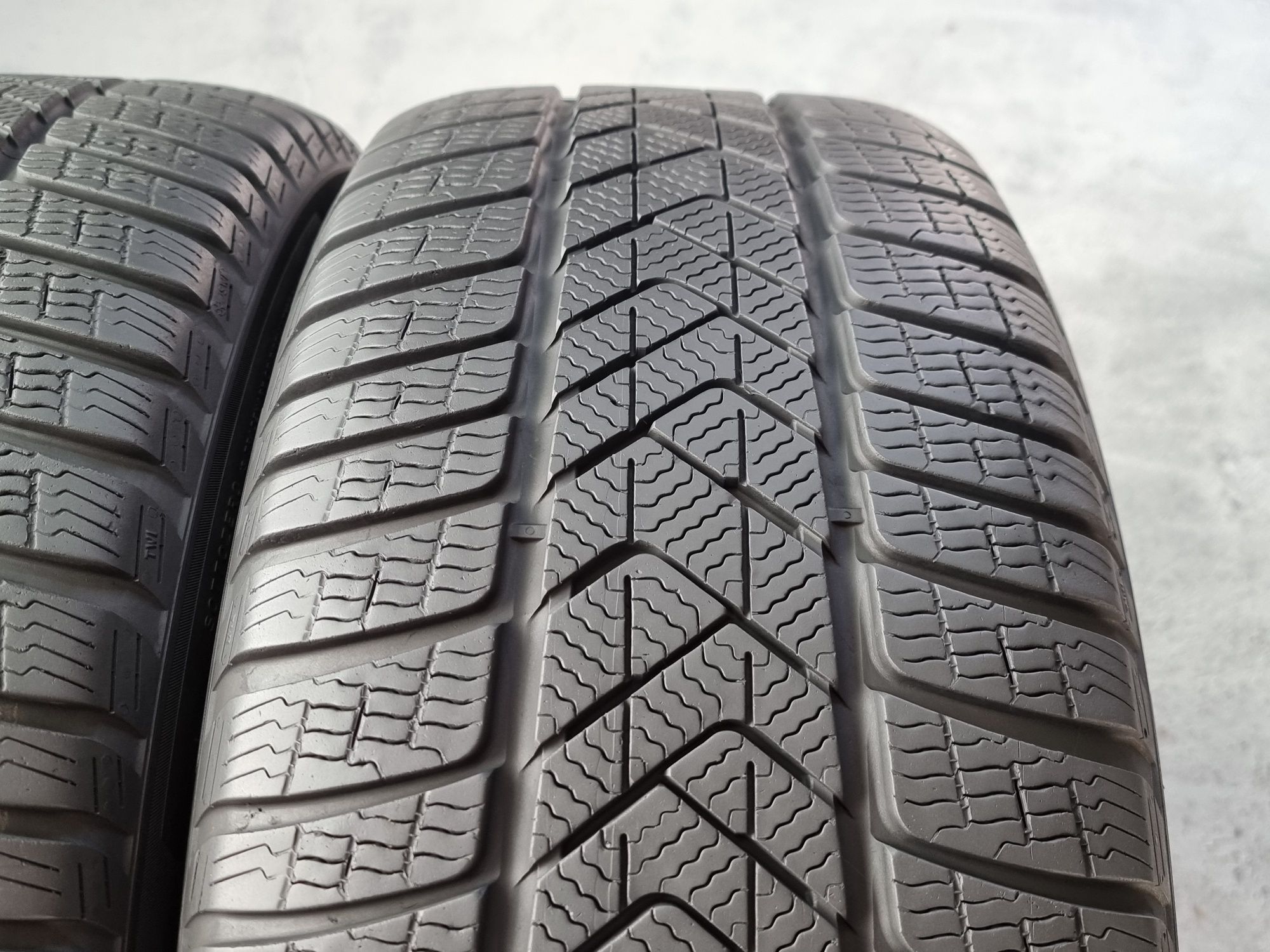 245/45/19 Pirelli 4Броя: 470лв 7мм Run on flat