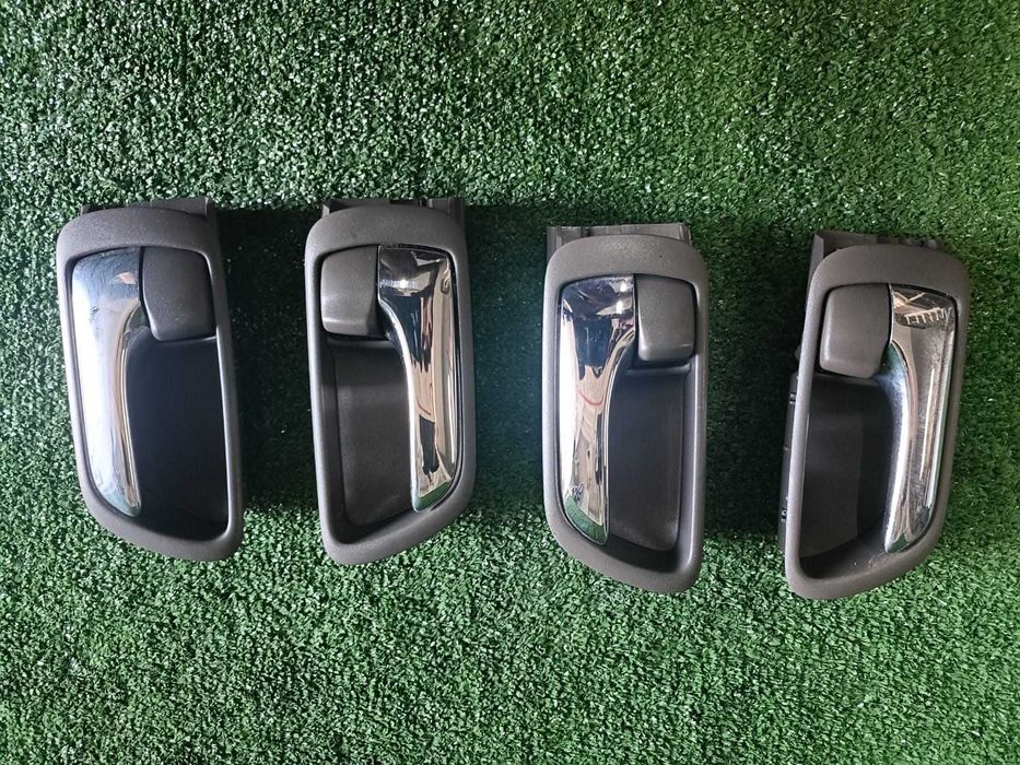 Продам внутреннюю ручку дверей от Toyota Camry 30 35