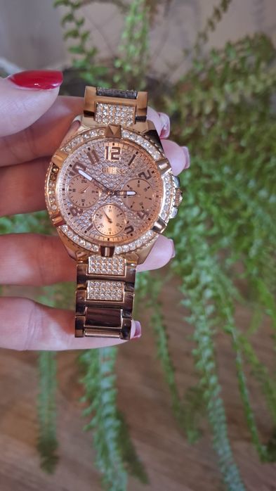 Дамски часовник на Guess