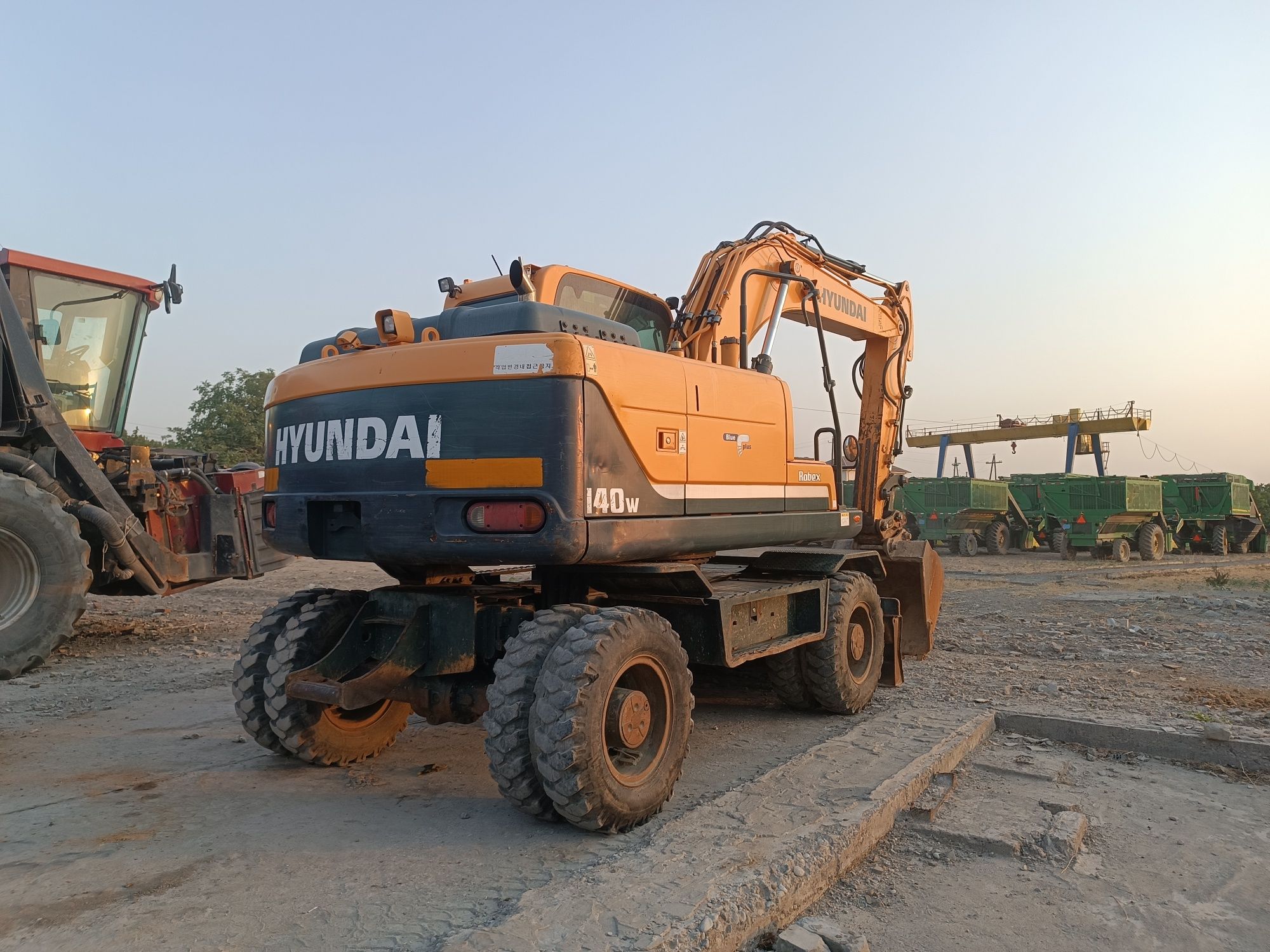 Ekiskavator Hyundai 140w