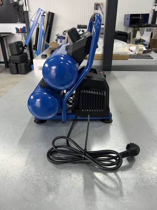 Безмаслен компресор Scheppach HC10 Twin-8 бара,750W