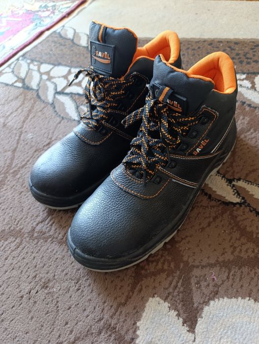 Оёк кийим сотилади