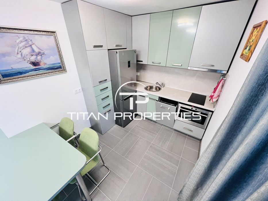 Дава се под наем Тристаен апартамент в Бургас, Център - 90 кв.м за 663 € - Снимка #1