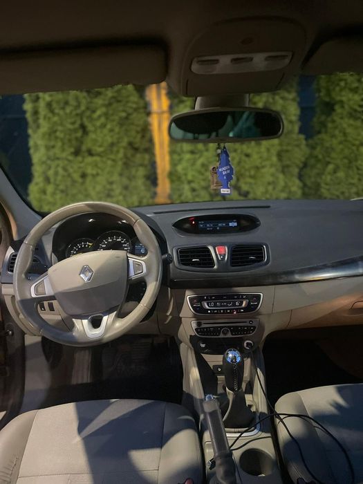 Vând Renault fluence 1.6 3800 €