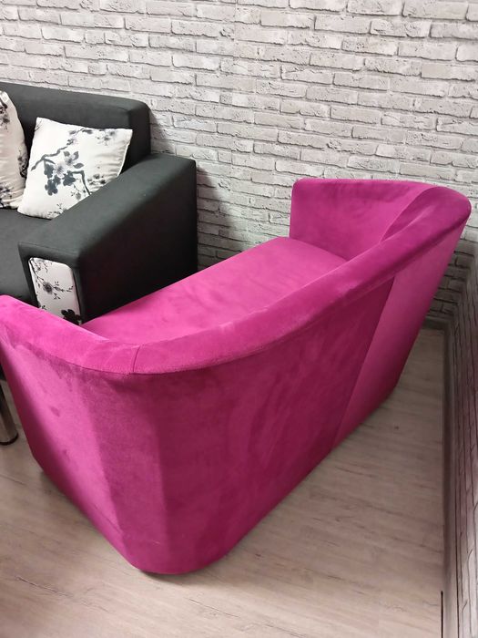 Двуместен розов диван