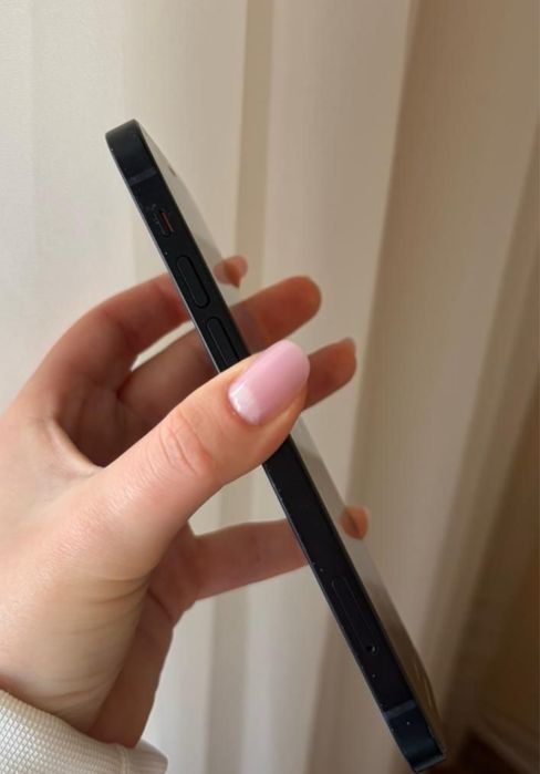 Iphone 12”  64 GB “80%