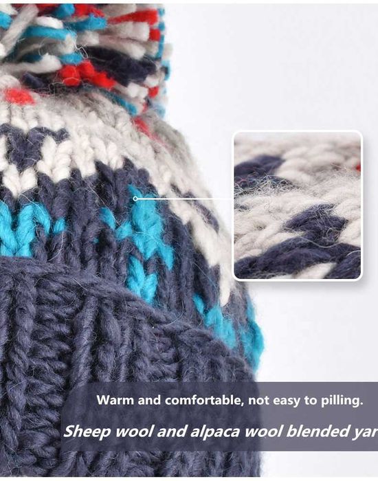 Вълнена плетена шапка с пом-пом