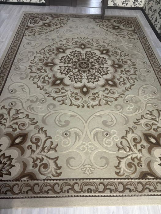 Продаетая ковёр срочно