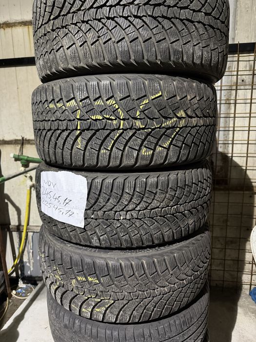 Vand caucicuri cu jante de iarna