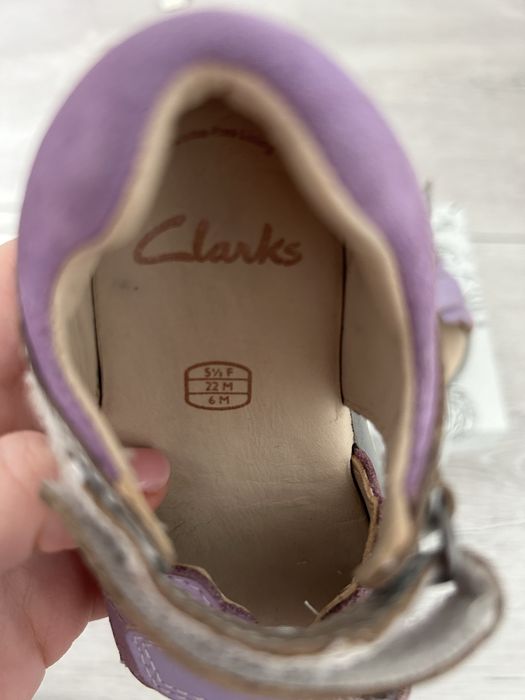 Sandale Clarks pt fetite marimea 22