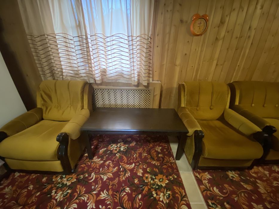 Журнальный столик из натурального дерева, Югославия