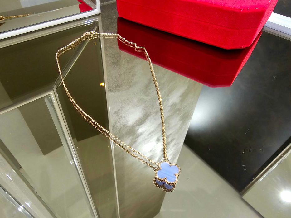 Van Cleef & Arpels VCA Rose Chalcedony Alhambra 1 Clover Дамско Колие