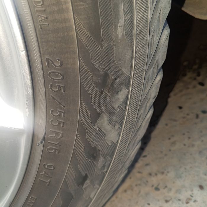 Avto shinalar sotiladi