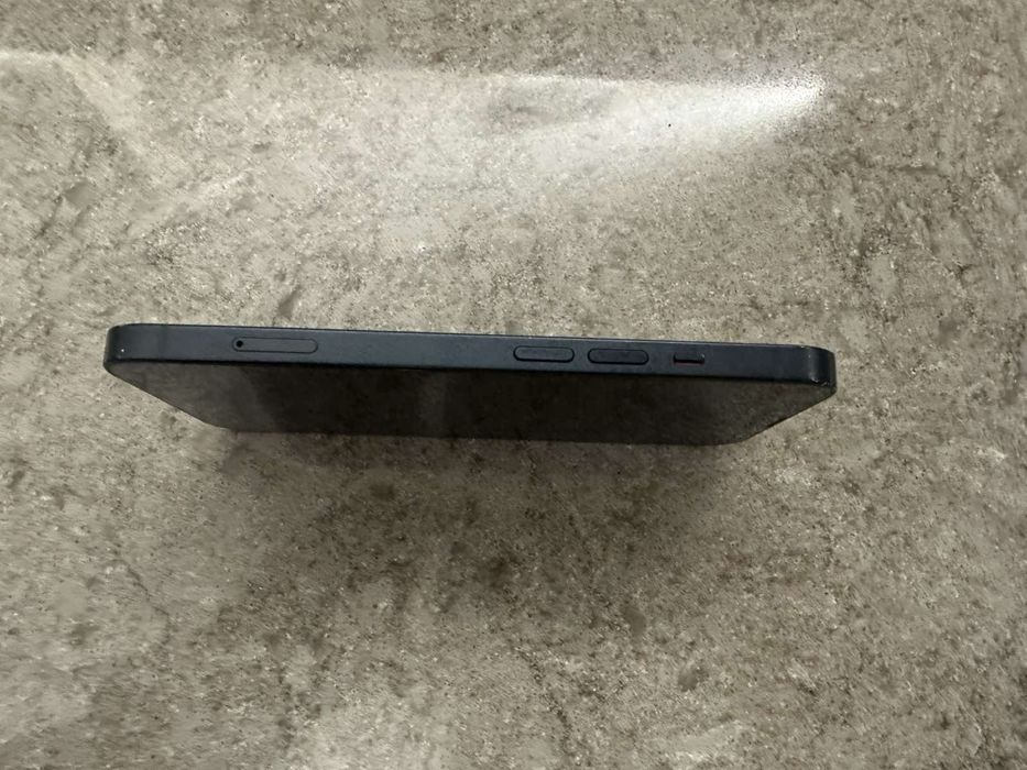 Продавам Iphone 13