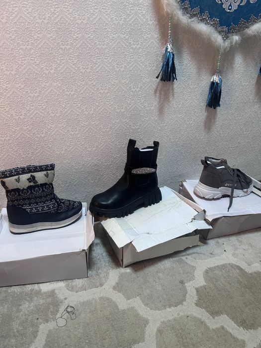 Продам обувь по 2000 тг, все размеры есть,обувь новая