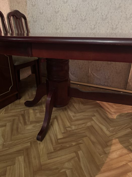 Стол обеденный из массива дерева