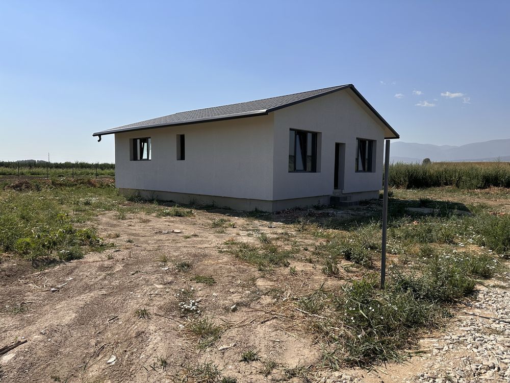 Две къщи в с. Оризари от собственик