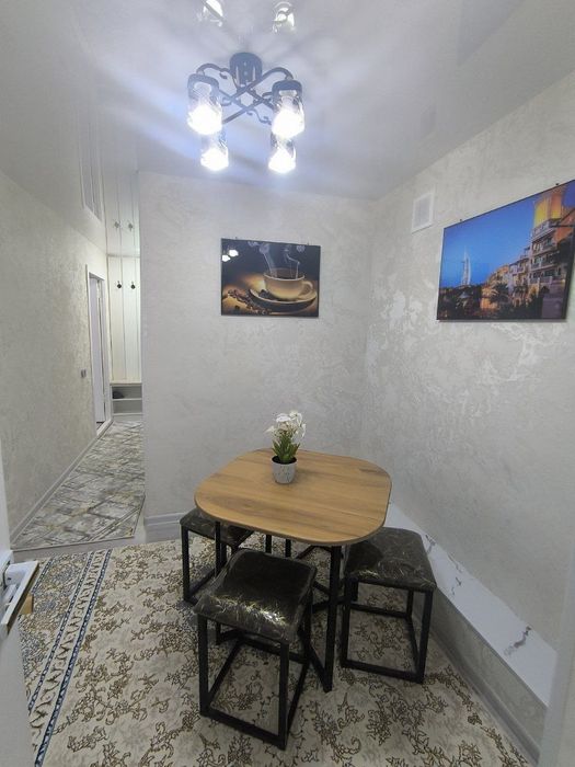 Продаётся квартира
Фархадский 1 остановка
Комнат 1в