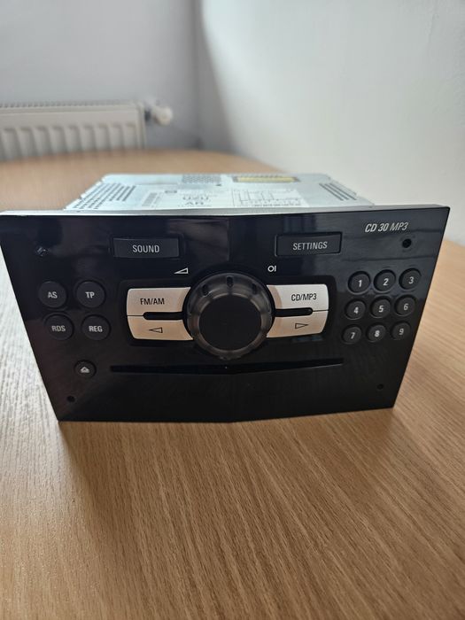 Vând mp3 player original Oper Corsa D