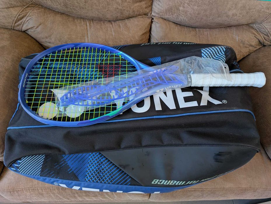 Racheta Yonex Ezone 100  Blast Blue ( 2025 )  300g Grip 2