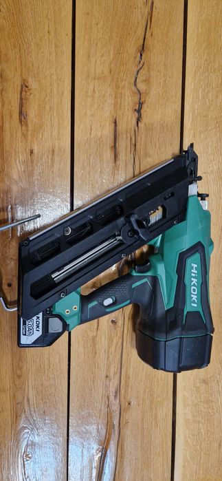 Hikoki pistol de cuie pe acumulator