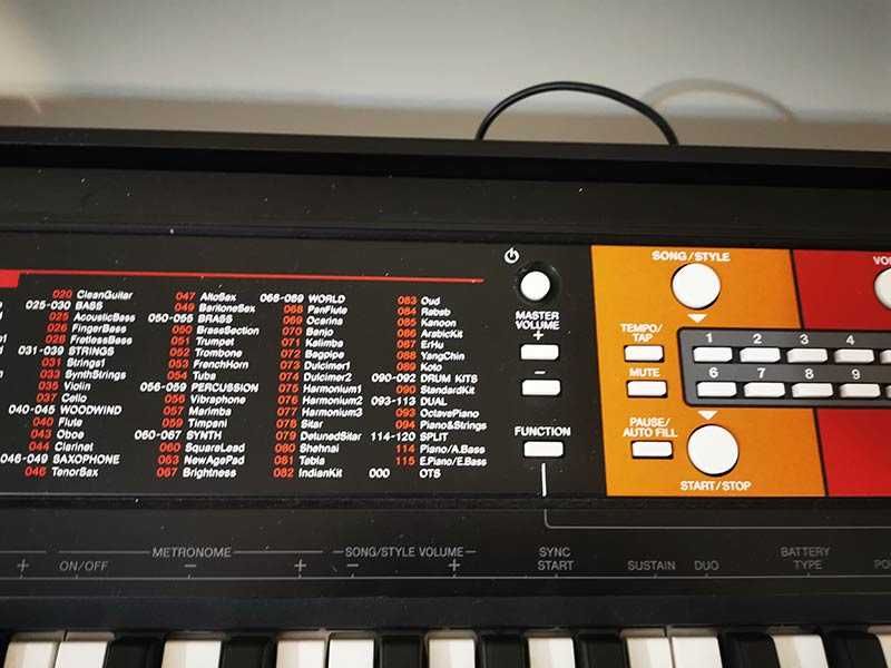 синтезатор клавир YAMAHA PSR-F51 пиано с 5 октави
