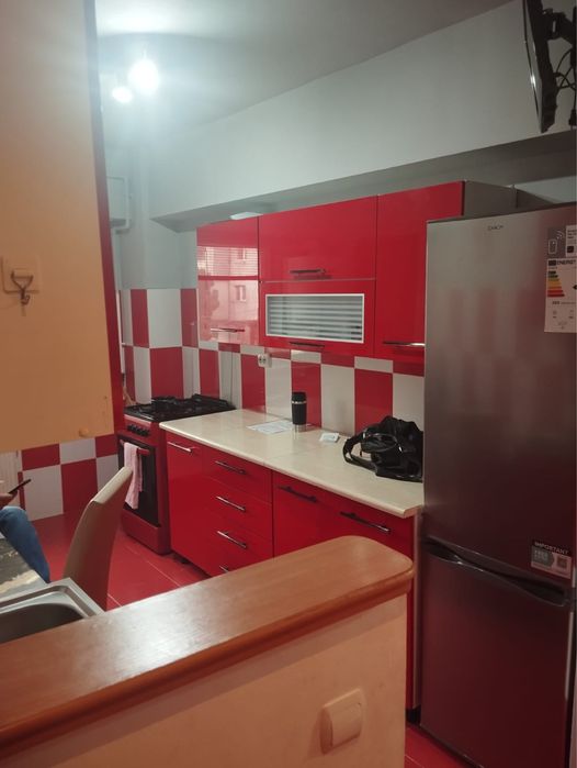 Inchiriez apartament