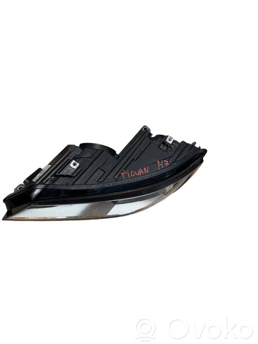 Far Stanga Volkswagen Tiguan 5N Cod 5N1941005C