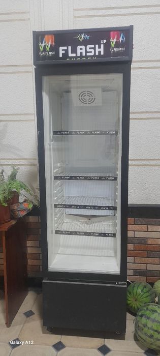 Витринный холодильник ЯНГИ