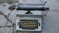 Masina de scris veche, vintage, de colectie
