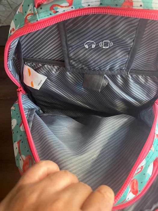 Ghiozdan fete in stare foarte buna