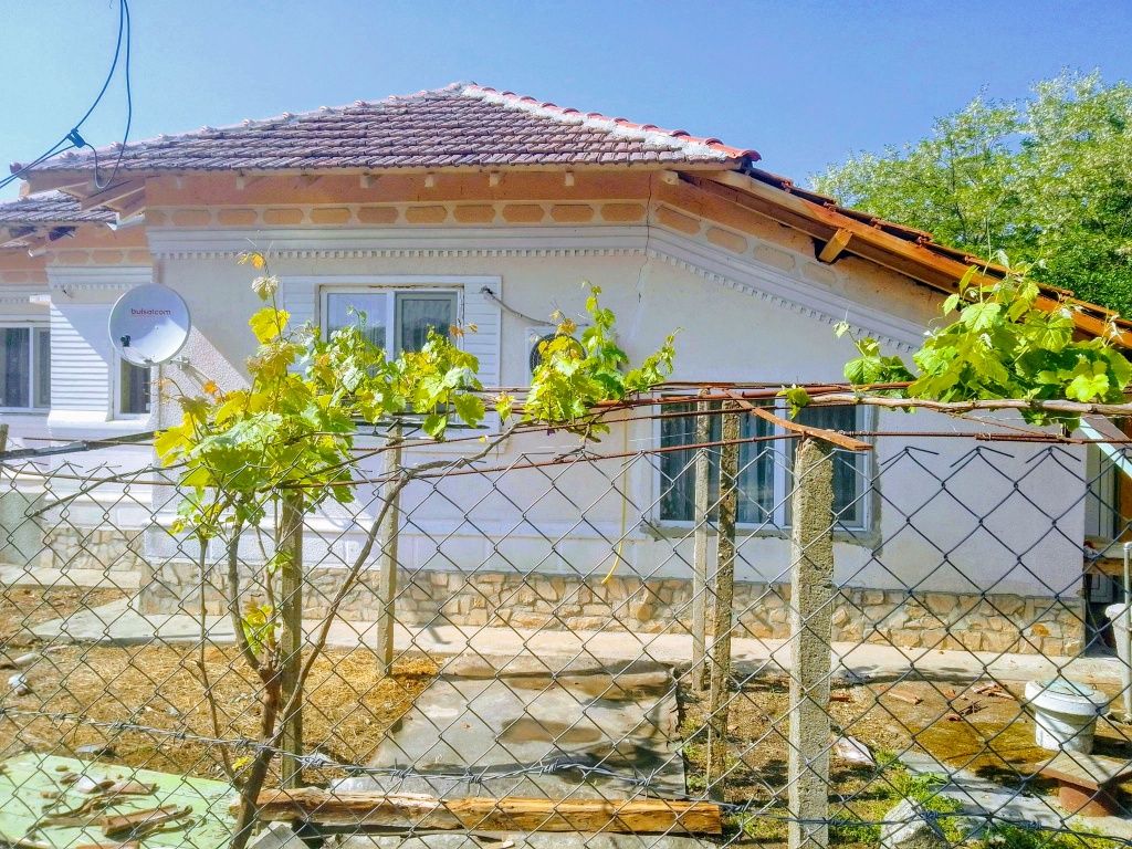 Продавам къща в Попина , област Силистра , община Ситово.