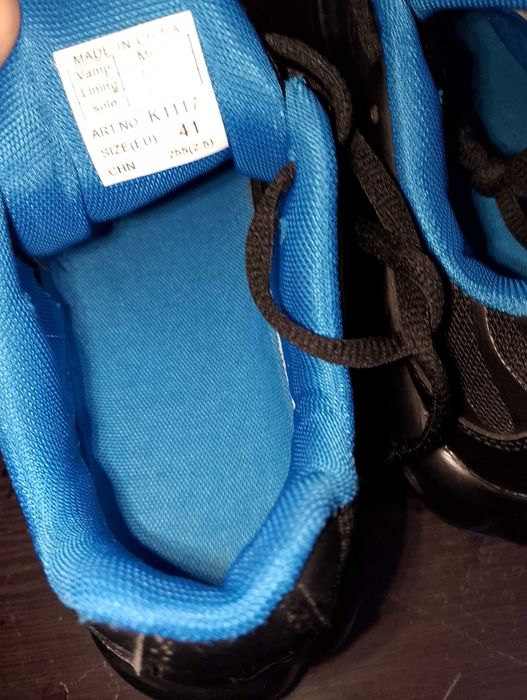 Продам новые  мужские кроссовки.