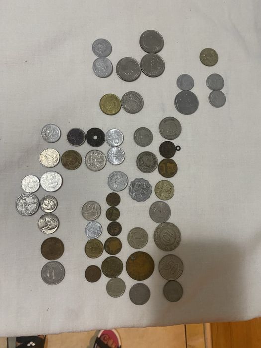 Vand monedele din fotografie