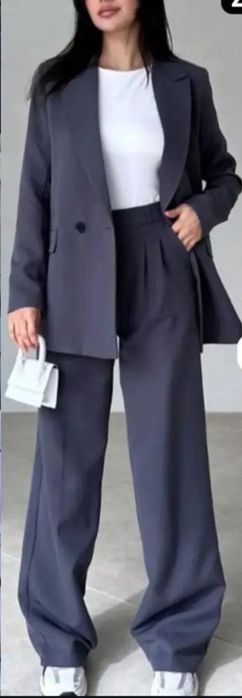 Продам женский костюм двойка